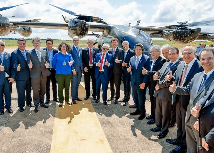 Vuelo de un prototipo de eVTOL ante el Gobierno brasileño. Fuente: Embraer
