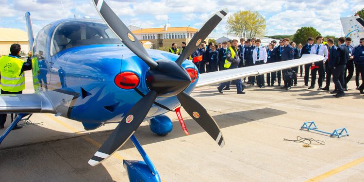Adventia adquiere el primero de los ocho aviones Cirrus SR20 G7. Fuente: Adventia