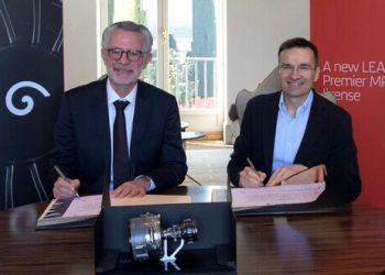 El consejero delegado de Iberia, Marco Sansavini (D), y el presidente y consejero delegado de CFM International, Gaël Méheus (I). Fuente: Iberia