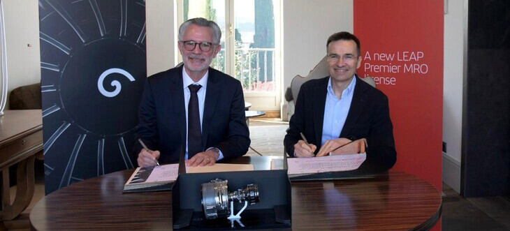 El consejero delegado de Iberia, Marco Sansavini (D), y el presidente y consejero delegado de CFM International, Gaël Méheus (I). Fuente: Iberia