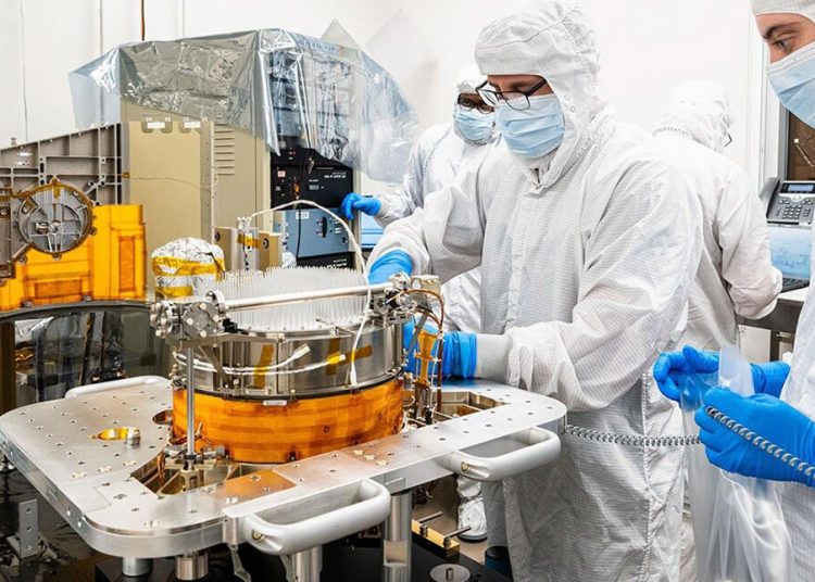 El helicóptero Dragonfly de la Nasa se equipa y se somete a pruebas. Fuente: Nasa/Mike Guinto