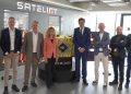 El ministro para la Transformación Digital y de la Función Pública, Óscar López, durante su visita a Sateliot. Fuente: Sateliot