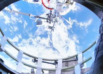 Los astronautas de la estación espacial china realizan una salida espacial de cinco horas y media. Fuente: CASC