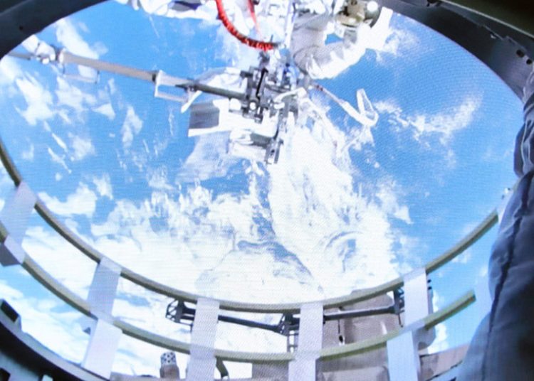 Los astronautas de la estación espacial china realizan una salida espacial de cinco horas y media. Fuente: CASC