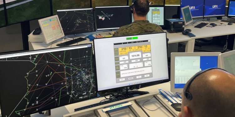 Skyway impulsa la formación del control aéreo militar con nuevos simuladores UFA en la Base Aérea de Matacán. Fuente: Skyway