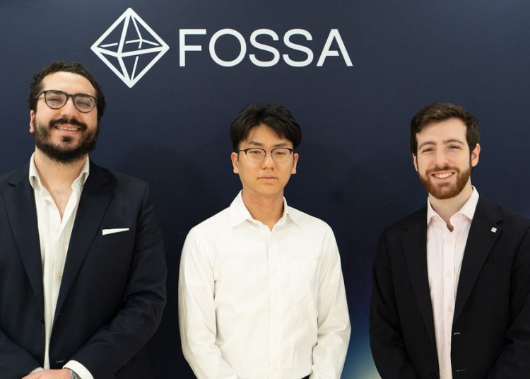 Vicente y Julián con representante de Kanematsu. Fuente: Fossa System