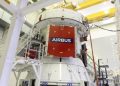 Airbus Space acaba de instalar los cuatro paneles solares en el tercer Módulo de Servicio Europeo (ESM). Fuente: Airbus