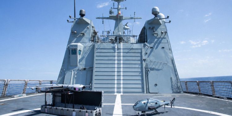 Airbus demuestra sus capacidades multidominio en un ejercicio entre unidades tripuladas y no tripuladas de la Armada española. Fuente: Airbus