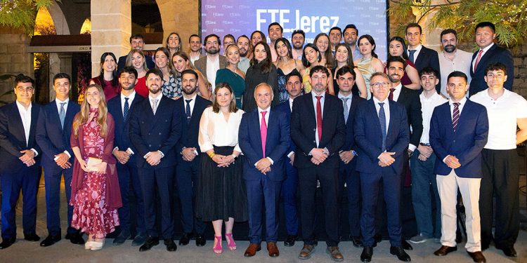  FTEJerez gradúa a 42 nuevos controladores aéreos. Fuente: FTEJerez
