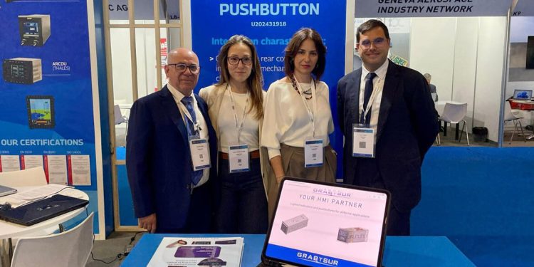 Grabysur presentó en ADM Sevilla el primer pulsador aeronáutico español certificado. Fuente: Grabysur