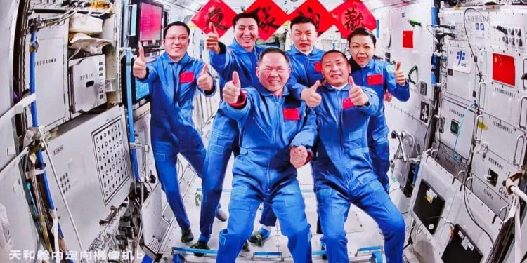 La nave Shenzhou-23 con tres astronautas a bordo llegó a la estación espacial china Tiangong. Fuente: Oficina de Ingeniería Espacial Tripulada de China
