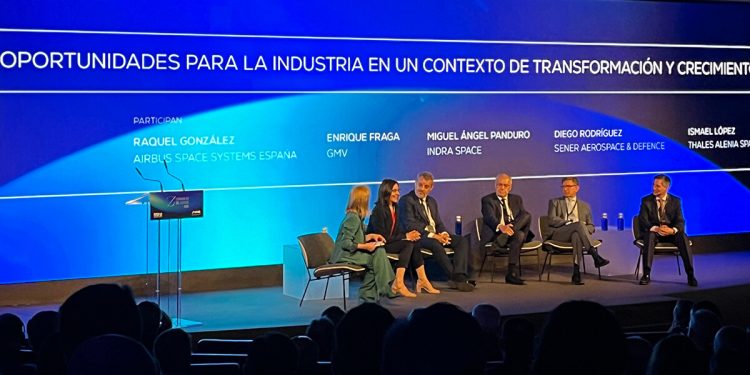 Mesa Redonda del Congreso del Espacio. Fuente: Actualidad Aeroespacial.
