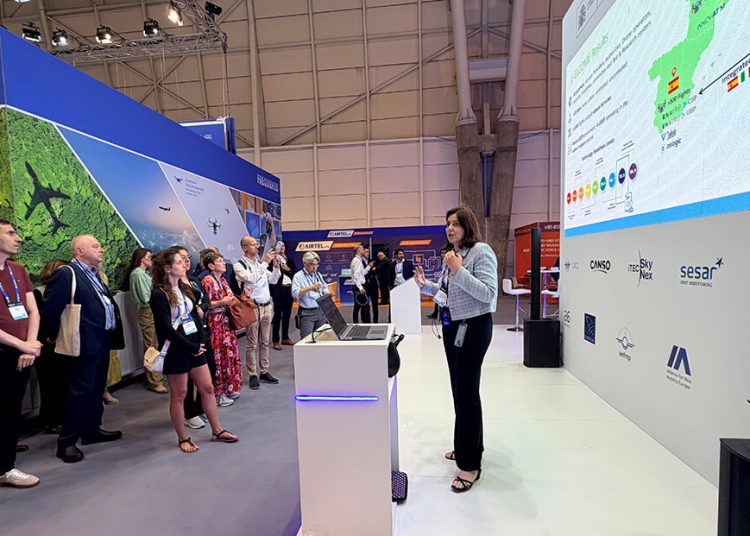 Raquel Moldes, del equipo de Desarrollo de Negocio de Drones de ENAIRE, en Airspace World 2026. Fuente: ENAIRE.