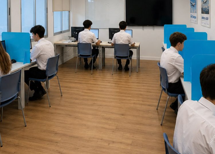 Aula de exámenes de Flyschool. Fuente: Flyschool