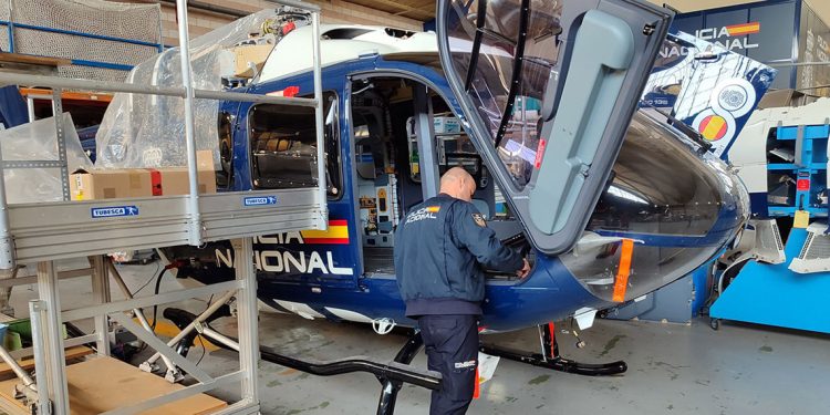 Aviation Group forma a la nueva promoción de técnicos de mantenimiento aeronáutico de la Policía Nacional. Fuente: Aviation Group
