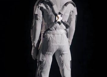 Axiom Space y Prada presentan la capa de protección térmica del traje que protegerá a los astronautas en la Luna. Fuente: Axiom