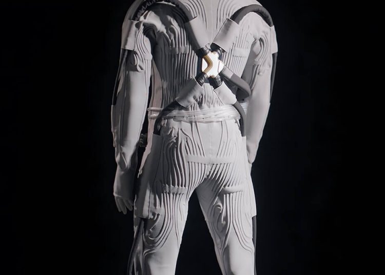 Axiom Space y Prada presentan la capa de protección térmica del traje que protegerá a los astronautas en la Luna. Fuente: Axiom