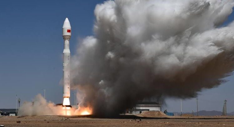 China lanzó un cohete Lijian-1 con ocho satélites a bordo. Fuente: Xinhua