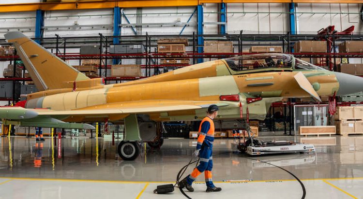 El primer Eurofighter Halcón I sale de la línea de montaje en Getafe. Fuente: Airbus