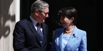 El primer ministro británico, Keir Starmer,y la primera ministra de Japón, Sanae Takaichi. Fuente: Keir Starmer