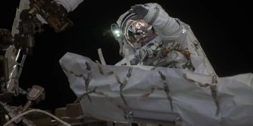 La astronauta Jessica Meir en una salida de la ISS. Fuente: Nasa