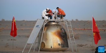 La nave espacial china Shenzhou-22 con tres astronautas a bordo aterrizó el pasado viernes. Fuente: Xinhua