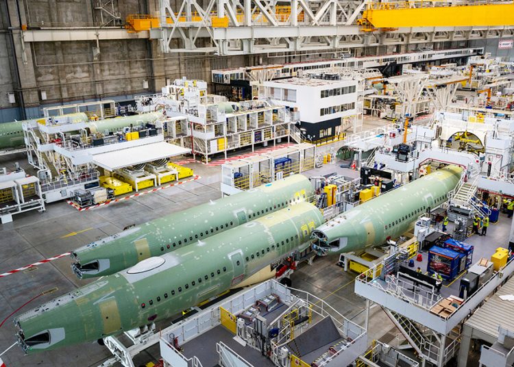 Línea de ensamblaje final de la familia A320 en la planta de Jean-Luc Lagardère en Toulouse. Fuente: Airbus.