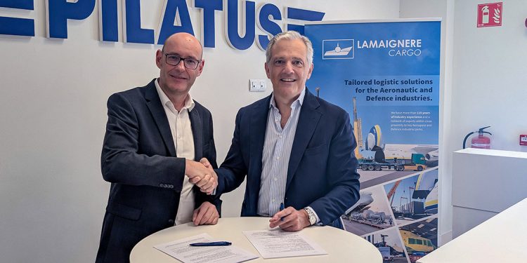 Roman Emmenegger, vicepresidente de Manufacturing de Pilatus (izquierda) y Francisco Herrero Maldonado, CEO de Lamaignere (derecha). Fuente: Lamaignere