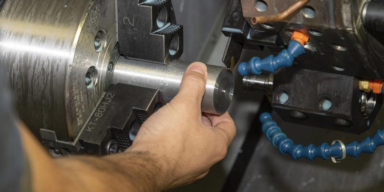 Un técnico de ingeniería trabaja en la Nasa. Fuente: Nasa/Steve Freeman