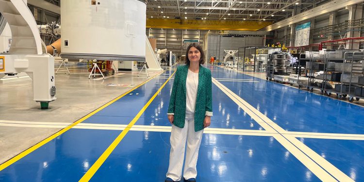 Verónica Villanueva, responsable de producción, montaje, integración y pruebas de Airbus Space Systems en España. Fuente: Actualidad Aeroespacial