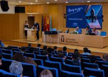 El director gerente de Aviation Group, Francisco Castaño, durante la graduación. Fuente: Aviation Group