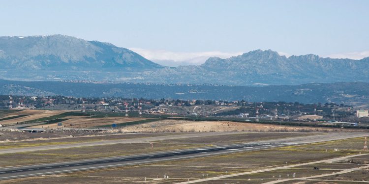 Aena adjudica las obras de regeneración del pavimento de la pista 18R-36L del aeropuerto AS Madrid-Barajas. Fuente: Aena.