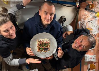 Tres astronautas de la Expedición 74 se preparan para abandonar la ISS. Fuente: Nasa/Chris Williams