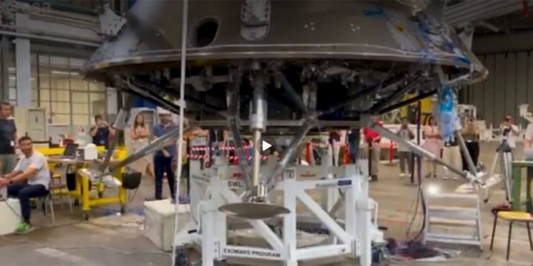 ExoMars despliega sus patas de aterrizaje. Fuente: ESA.