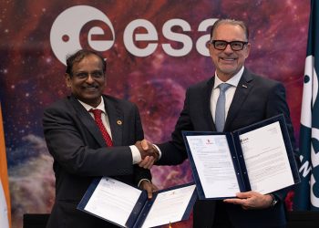 Josef Aschbacher, director general de la ESA, y V. Narayanan, presidente de ISRO. Fuente: ESA