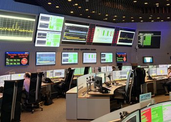 El equipo de control de la misión BepiColombo de la ESA realizando operaciones de separación del módulo MTM el 3 de septiembre de 2026. Fuente: ESA