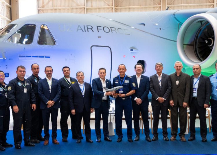 Embraer entregó el primer C-390 Millennium a la Fuerza Aérea de Uzbekistán. Fuente: Embraer