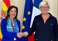 La ministra Robles asiste al almuerzo de trabajo ofrecido por la ministra de Defensa de la República Francesa, Catherine Vautri. Fuente: Ministerio de Defensa