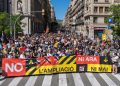 Manifestantes en Barcelona contra la ampliación del aeropuerto de El Prat. Fuente: Zeroport