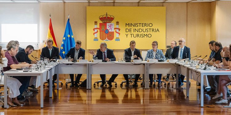 Reunión de Airbus y los sindicatos en el Ministerio de Industria. Fuente: Ministerio de Industria