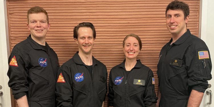 De izquierda a derecha: James Spicer, Matthew Montgomery, Ellen Ellis y Ross Elder. Fuente: Nasa