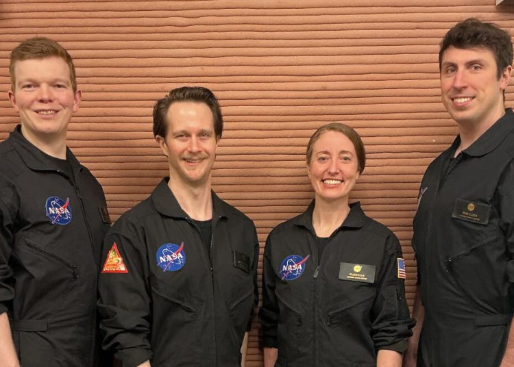 De izquierda a derecha: James Spicer, Matthew Montgomery, Ellen Ellis y Ross Elder. Fuente: Nasa