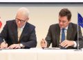 Dustin Wilden, CEO de CenSec, y José Luis de Miguel Cortés, responsable de la región de Europa en representación de Airbus Defence and Space. Fuente: Airbus