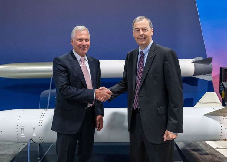 El consejero delegado de Avio USA, James Syring (izquierda), y el presidente de Missiles and Fire Control (MFC) de Lockheed Martin, Tim Cahill. Fuente: Lockheed Martin