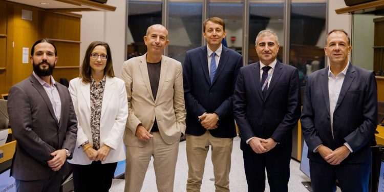 Participantes del encuentro Conectividad satelital: un motor para la competitividad y la autonomía europea. Fuente: Sateliot