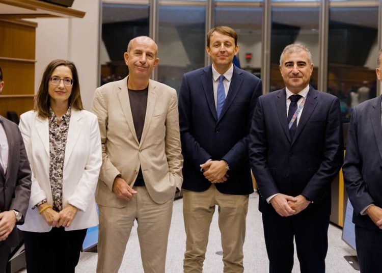 Participantes del encuentro Conectividad satelital: un motor para la competitividad y la autonomía europea. Fuente: Sateliot