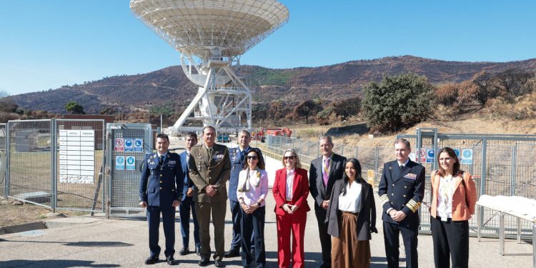 Visita la estación de satélites MDSCC en Robledo de Chavela. Fuente: Ministerio de Defensa